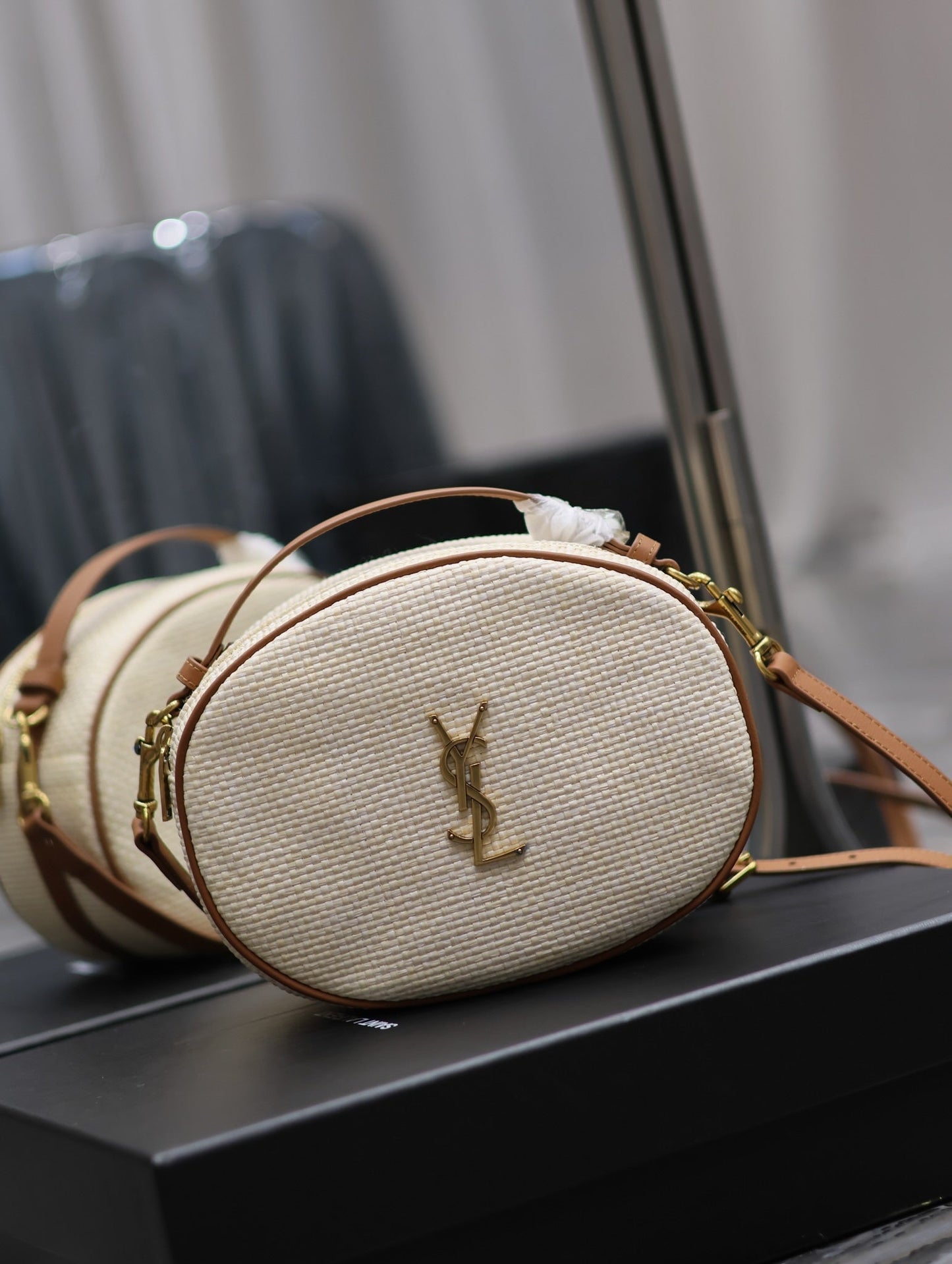 YSL Leather-trimmed raffia shoulder bag - 22×16.5×6cm